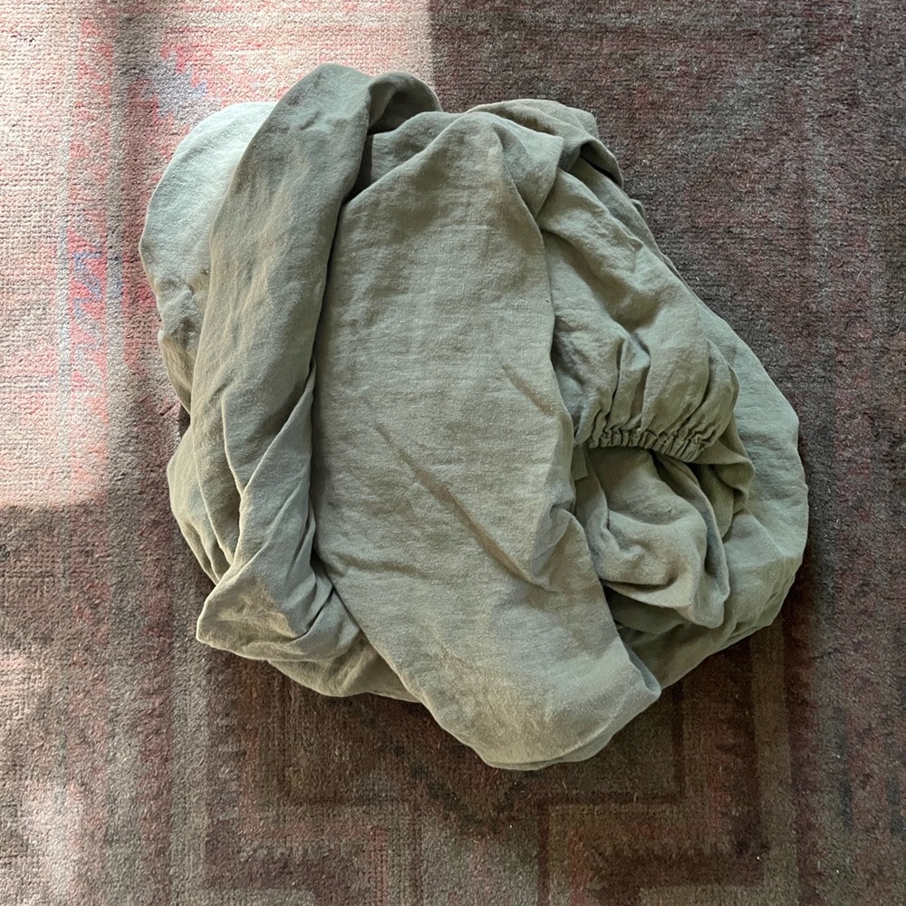 PARACHUTE IN SURPLUS (OLIVE GREEN) LINEN FITTED SHEET- QUEEN